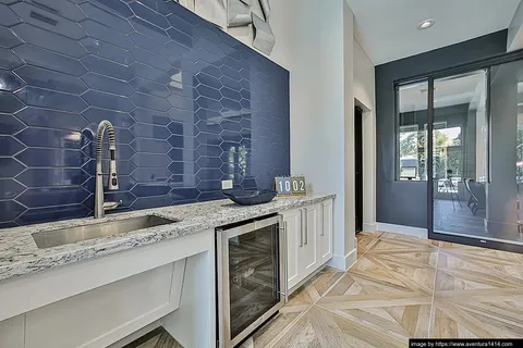 Aventura 1414 - Photo 21 of 43