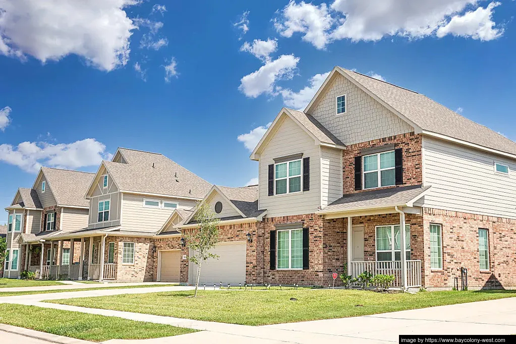 Pointe West Bay Colony - Photo 19 of 27