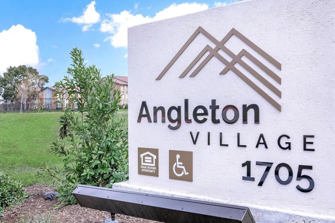 Angleton Village - 12